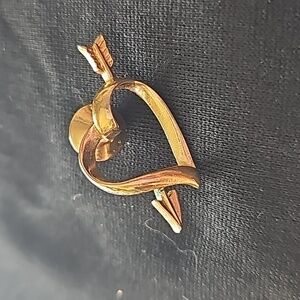 1980s Avon Gold Tone Heart with Arrow Brooch 🐈62